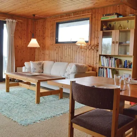 Two-bedroom Holiday In Hébergement de vacances