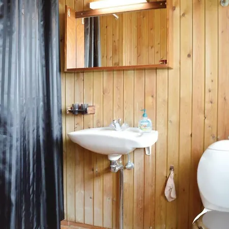 Two-bedroom Holiday In Hébergement de vacances Liseleje